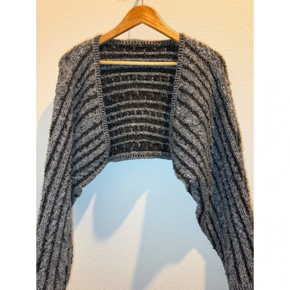 N/A cropped shrug